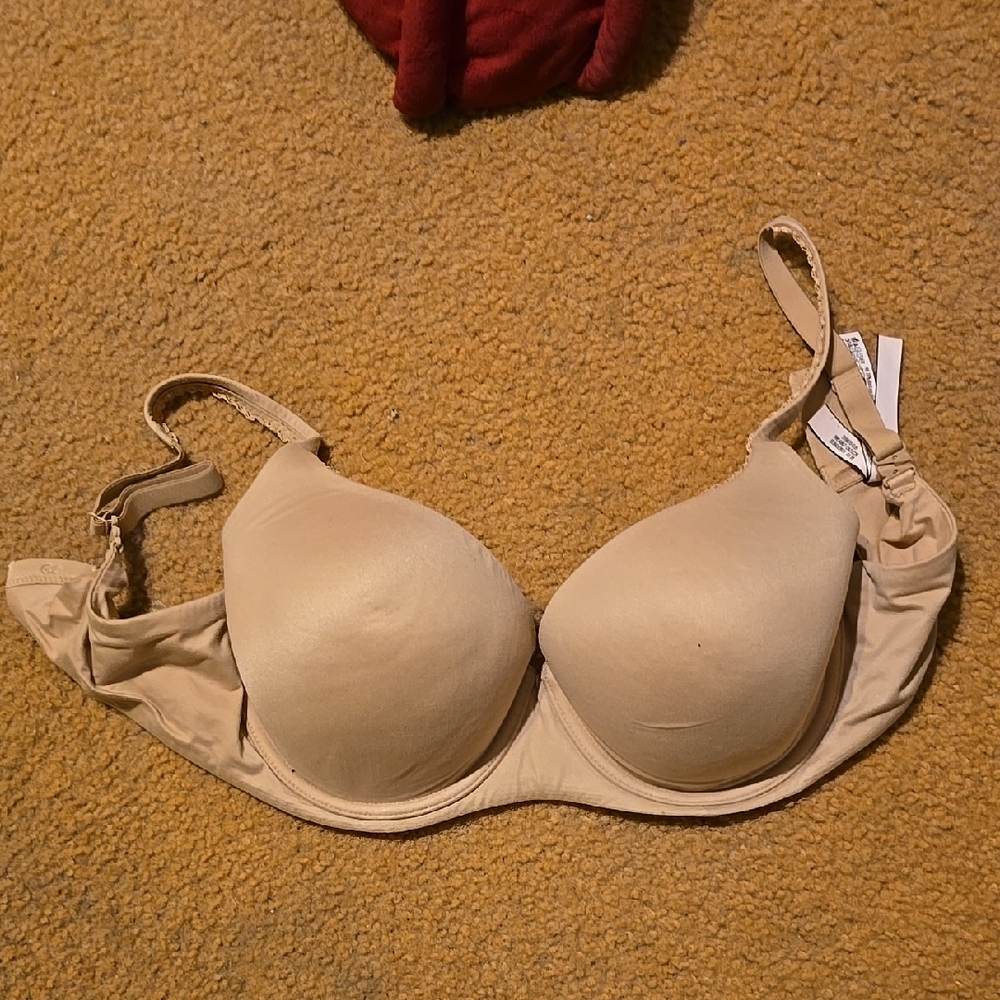 Victoria's Secret Tan Full Coverage Bra with Adjustable Straps and Seamless Cups